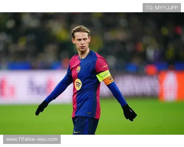 德容：荷兰中场核心，续约谈判引关注